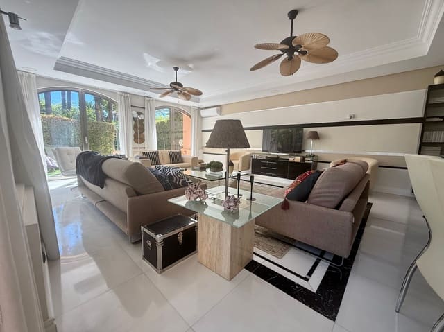 2 bedroom Apartment for sale in Puerto Banus, Marbella - € 2,950,000 (Ref: 9278717)
