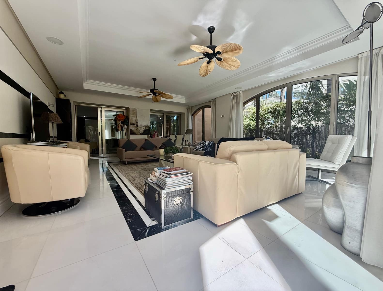 2 bedroom Apartment for sale in Marbella - € 2,950,000 (Ref: 9278717)