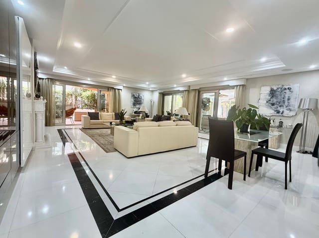 2 bedroom Apartment for sale in Puerto Banus, Marbella - € 2,950,000 (Ref: 9278717)