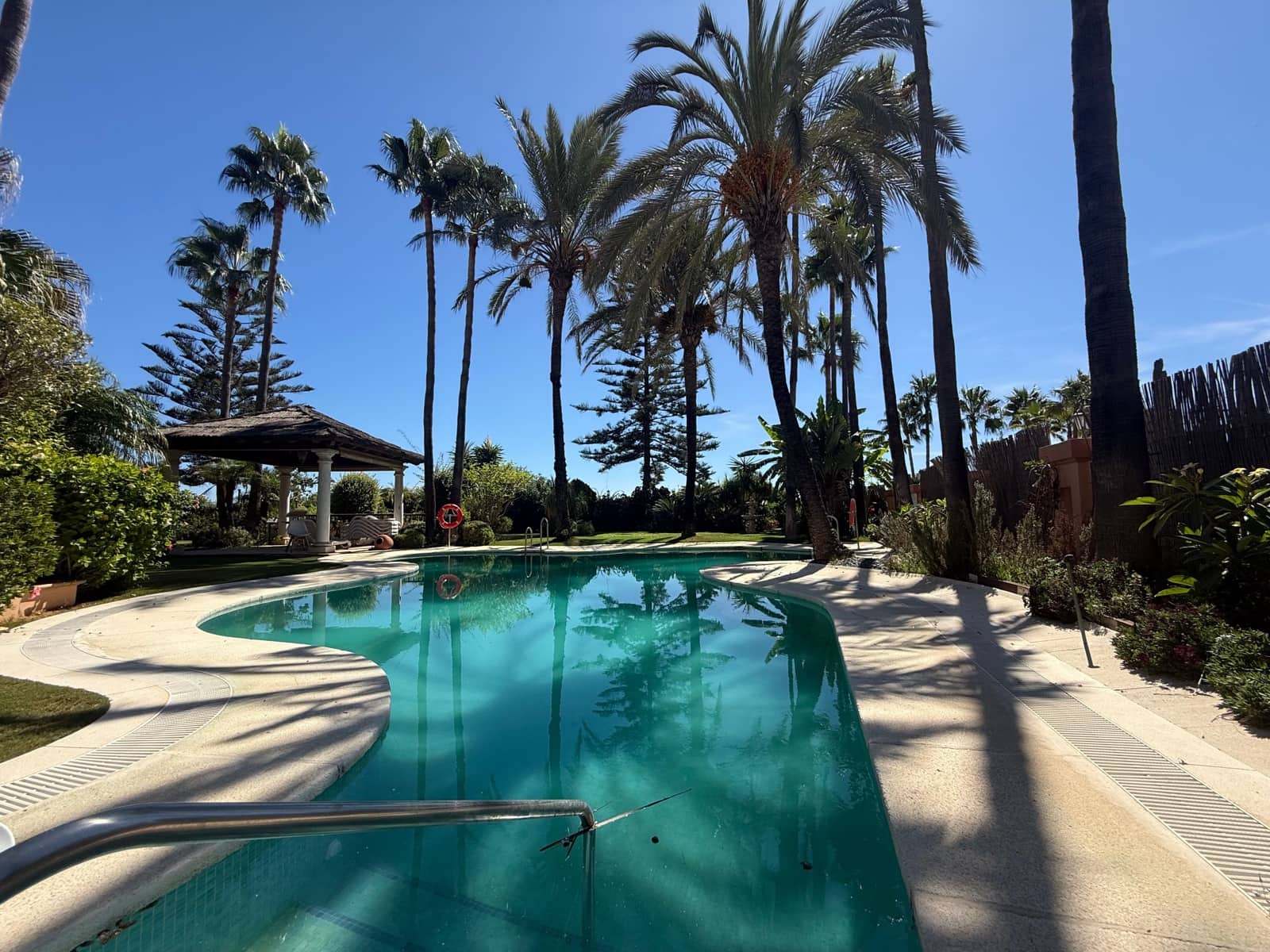 2 bedroom Apartment for sale in Marbella - € 2,950,000 (Ref: 9278717)