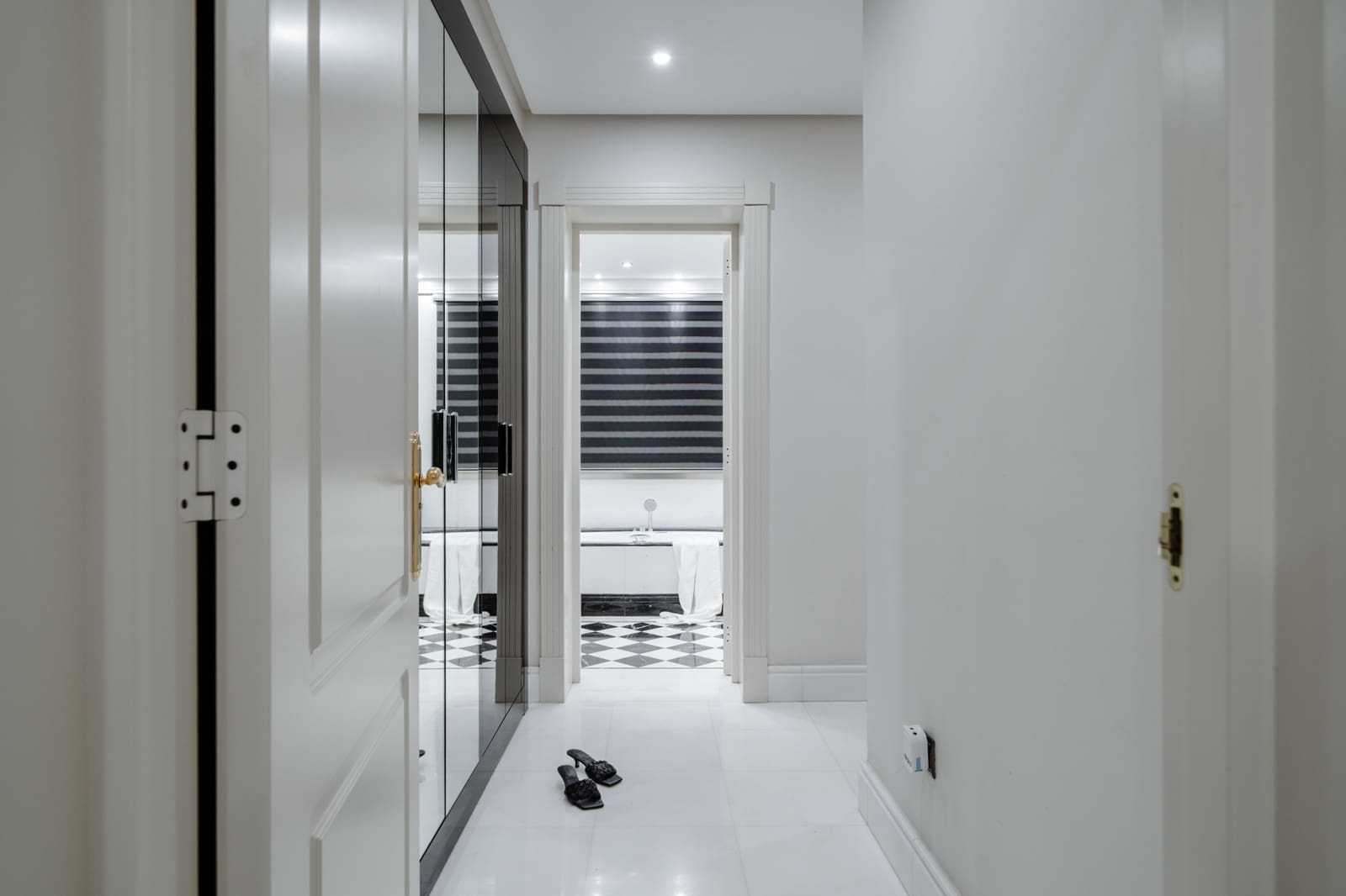 2 bedroom Apartment for sale in Marbella - € 2,950,000 (Ref: 9278717)