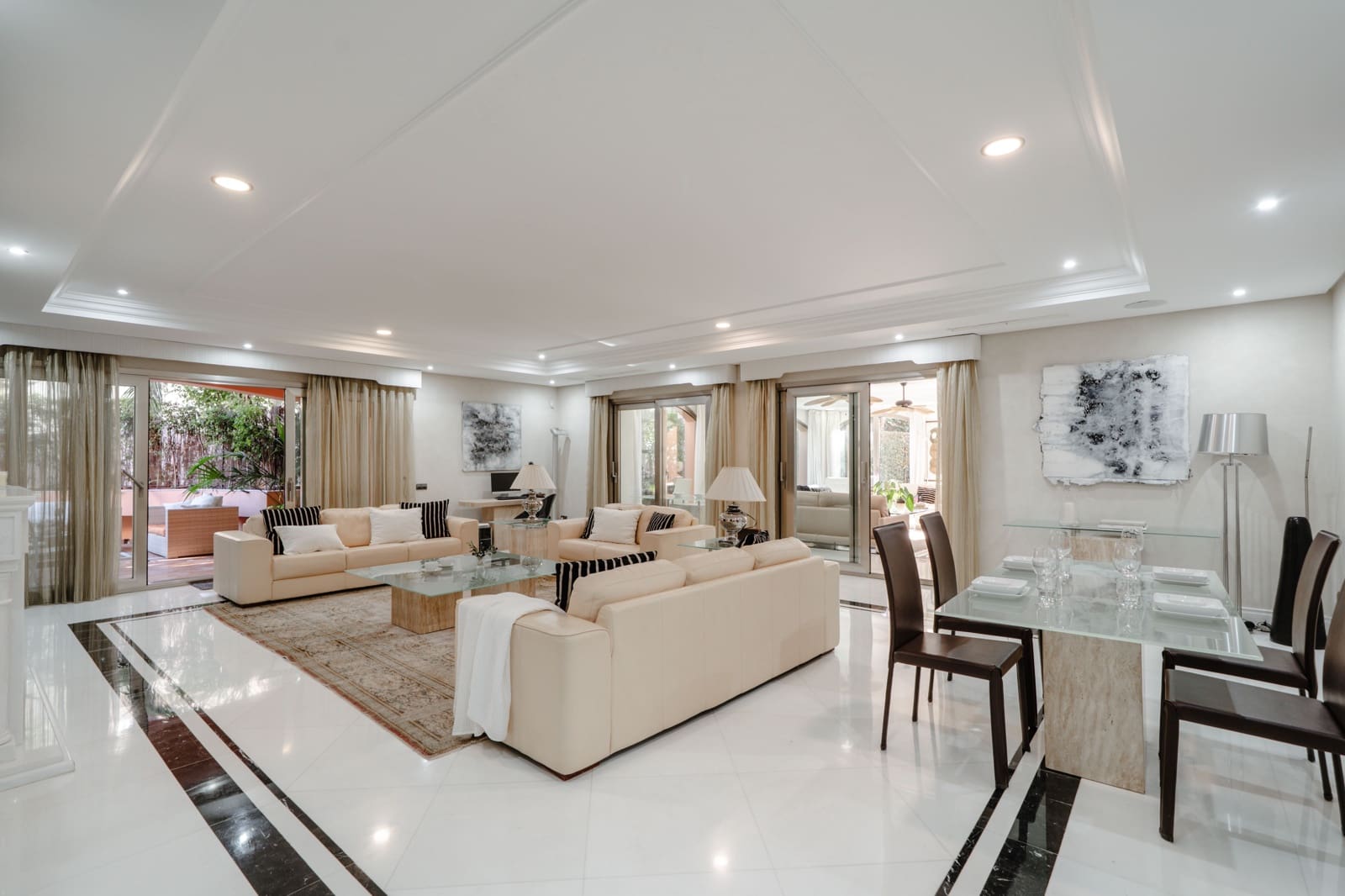 2 bedroom Apartment for sale in Marbella - € 2,950,000 (Ref: 9278717)