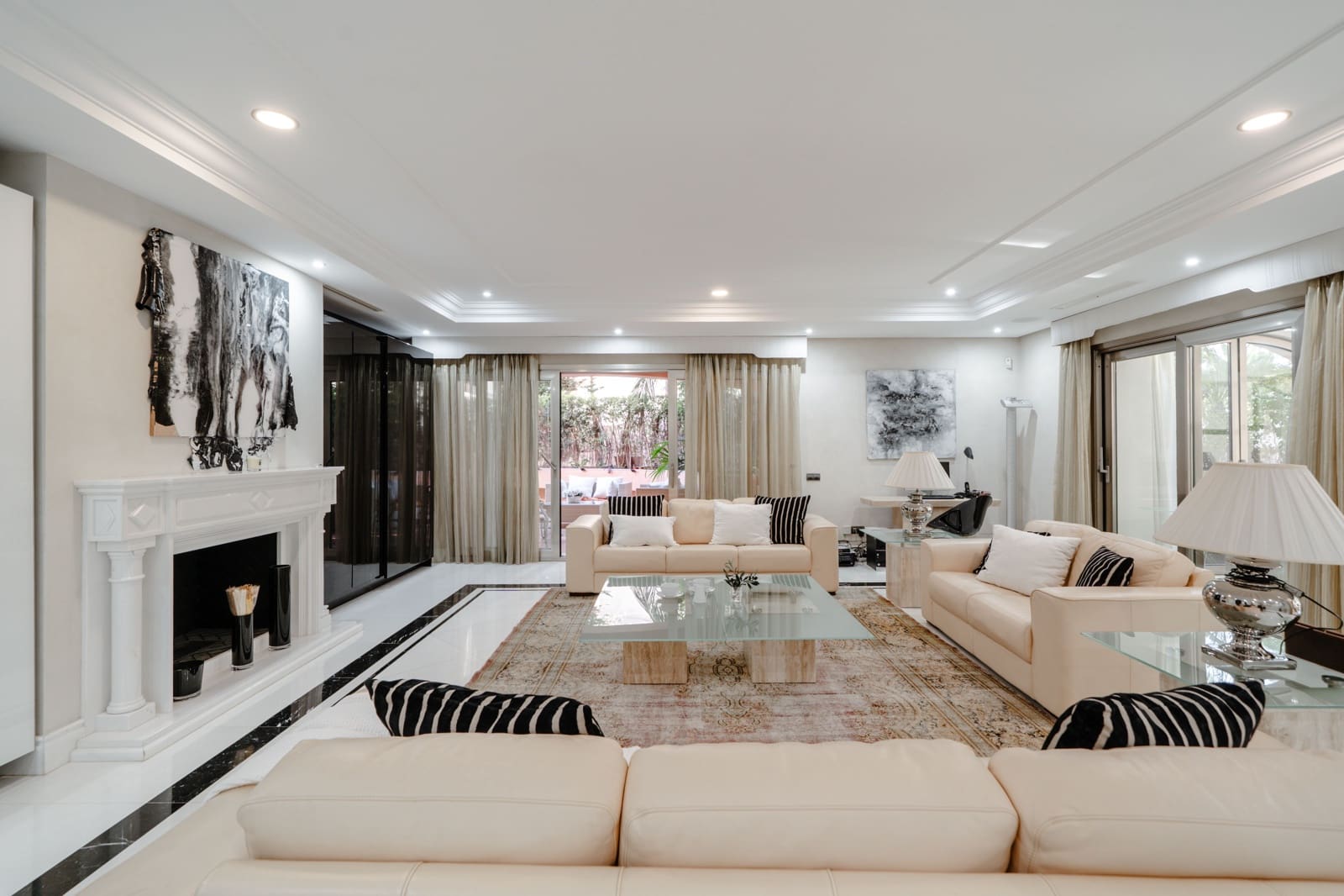 2 bedroom Apartment for sale in Marbella - € 2,950,000 (Ref: 9278717)