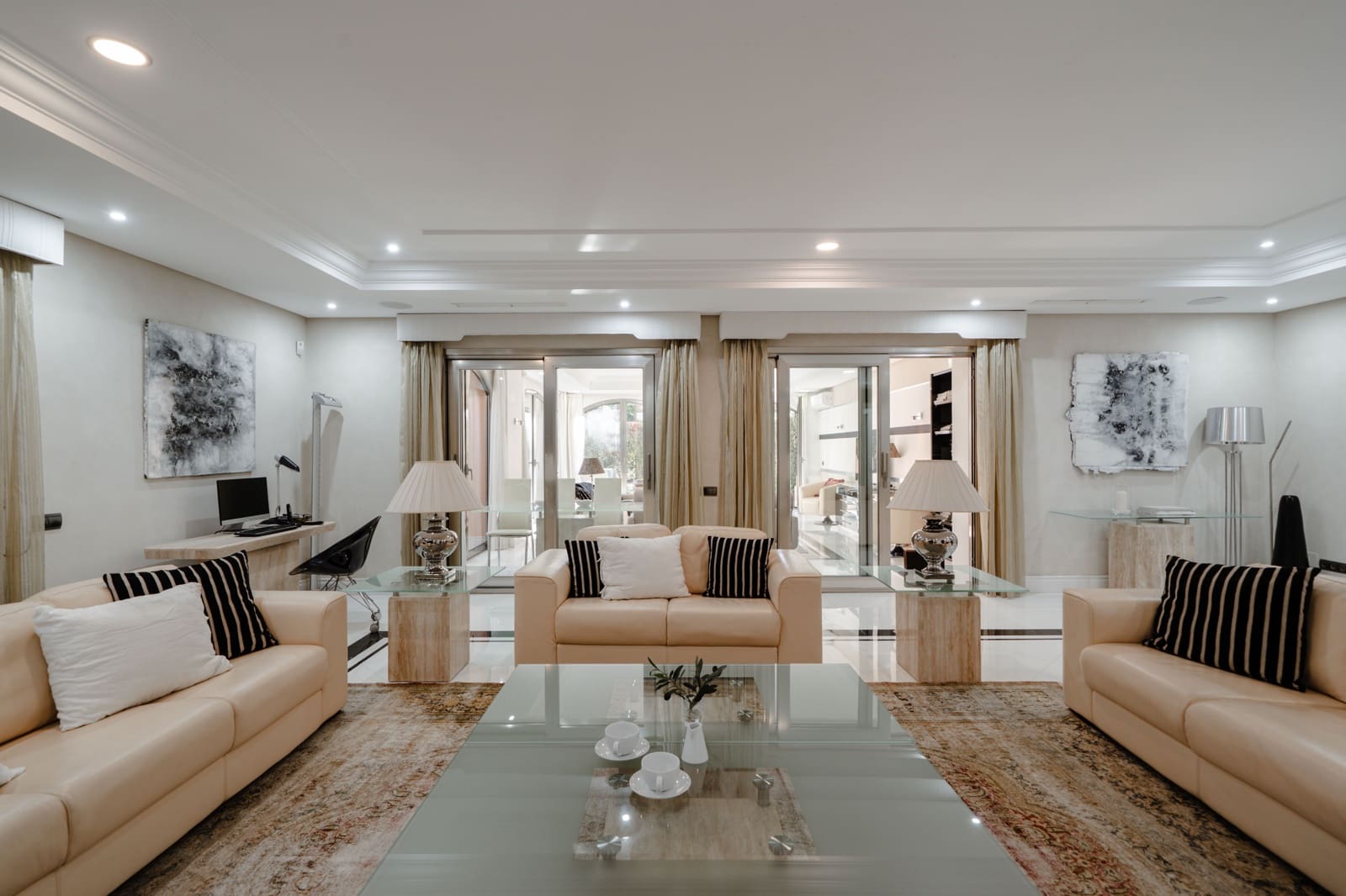 2 bedroom Apartment for sale in Marbella - € 2,950,000 (Ref: 9278717)