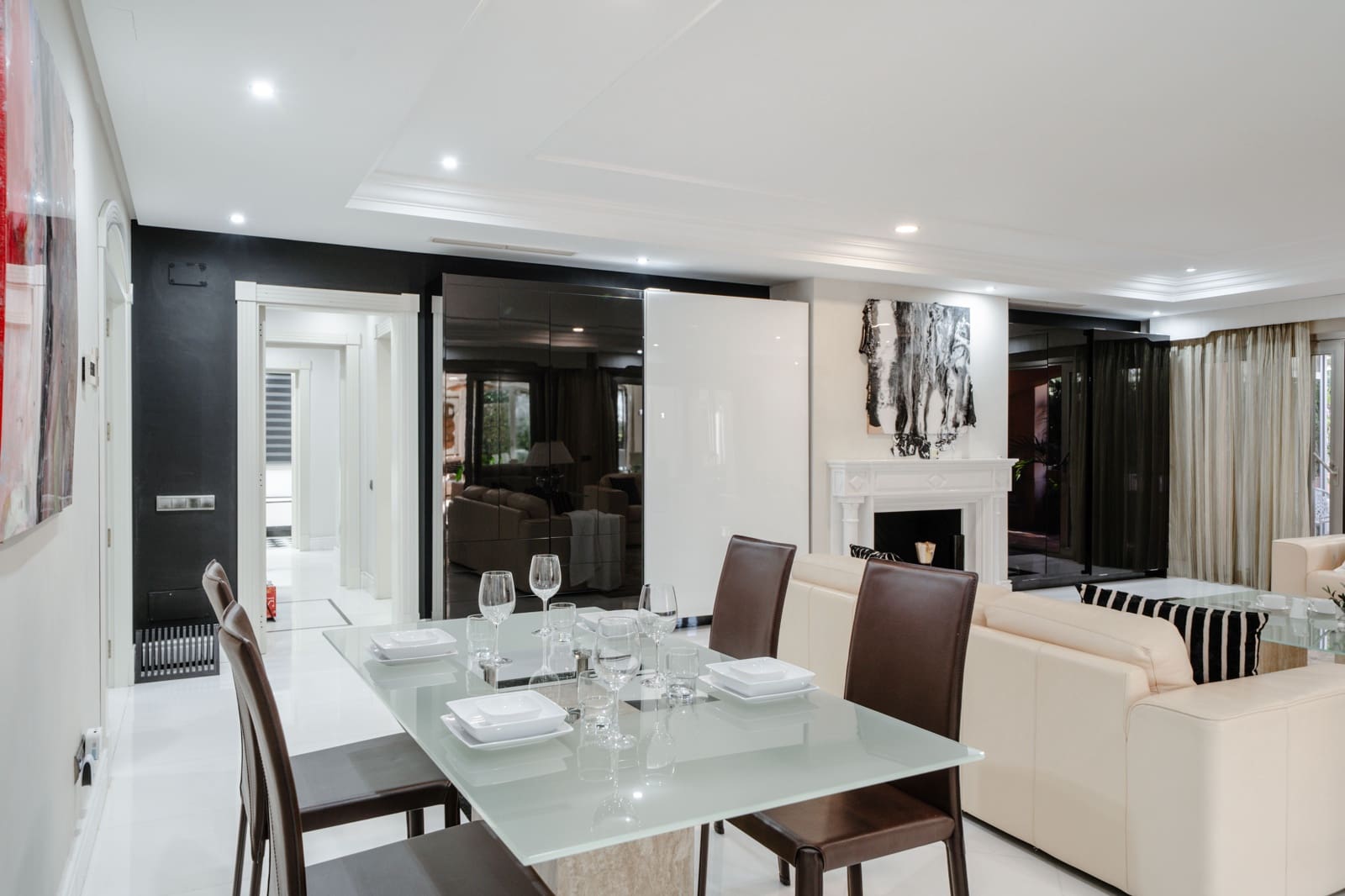 2 bedroom Apartment for sale in Marbella - € 2,950,000 (Ref: 9278717)