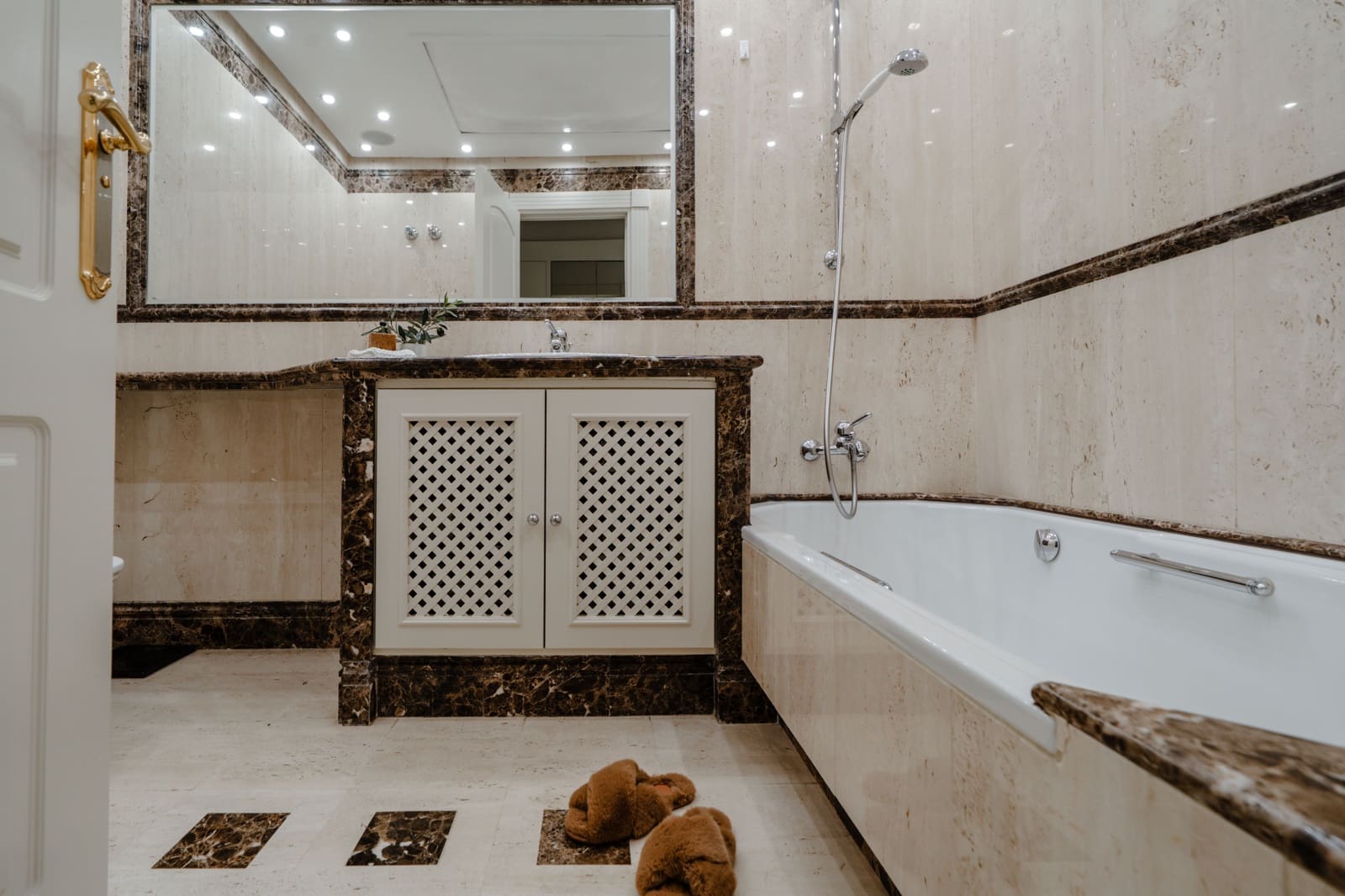 2 bedroom Apartment for sale in Marbella - € 2,950,000 (Ref: 9278717)