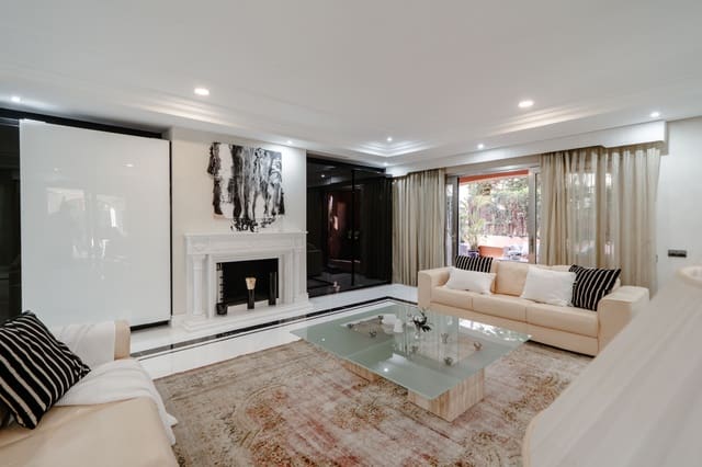 2 quarto Apartamento para venda em Puerto Banus, Marbella - 2 950 000 € (Ref: 9278717)