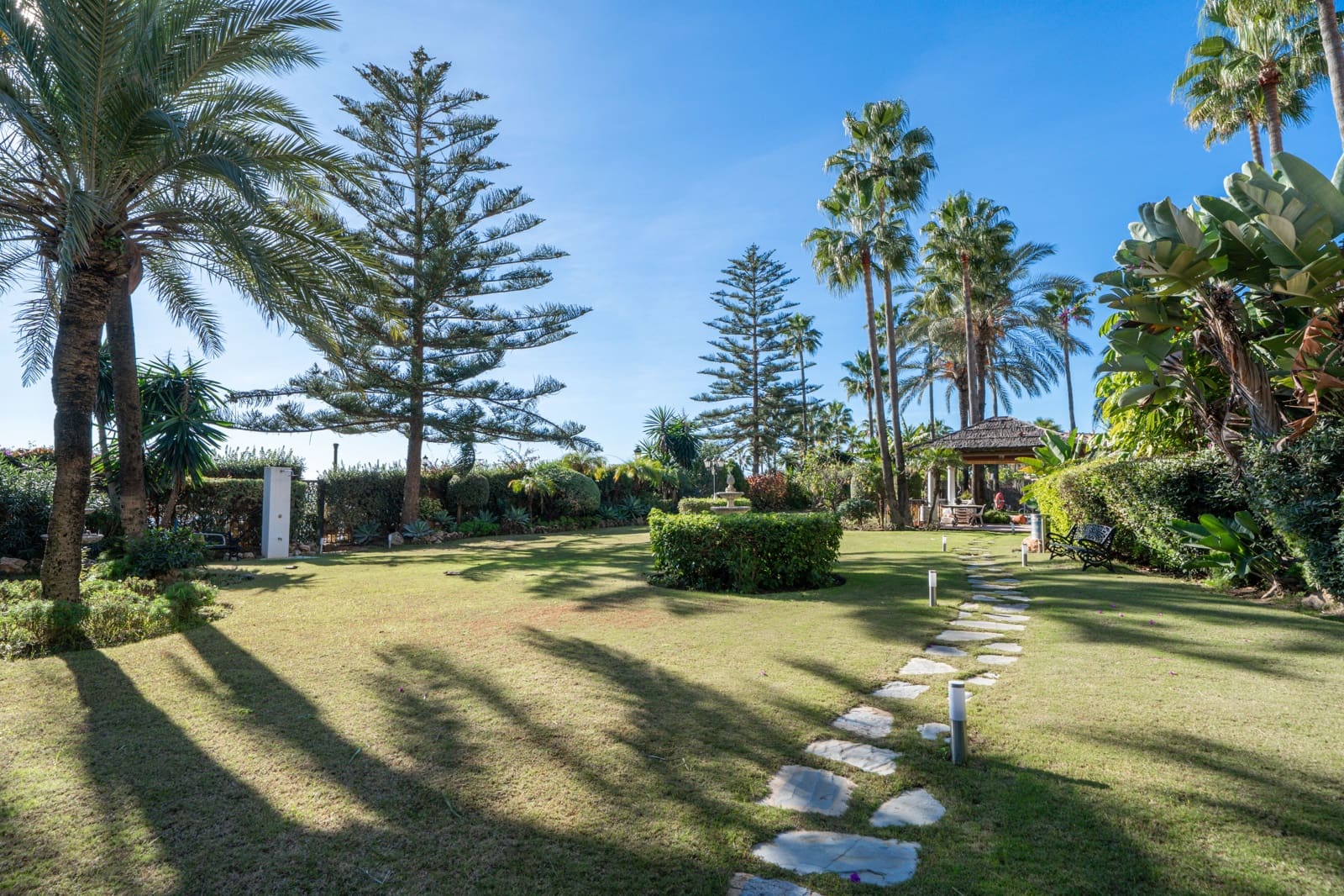 2 bedroom Apartment for sale in Marbella - € 2,950,000 (Ref: 9278717)