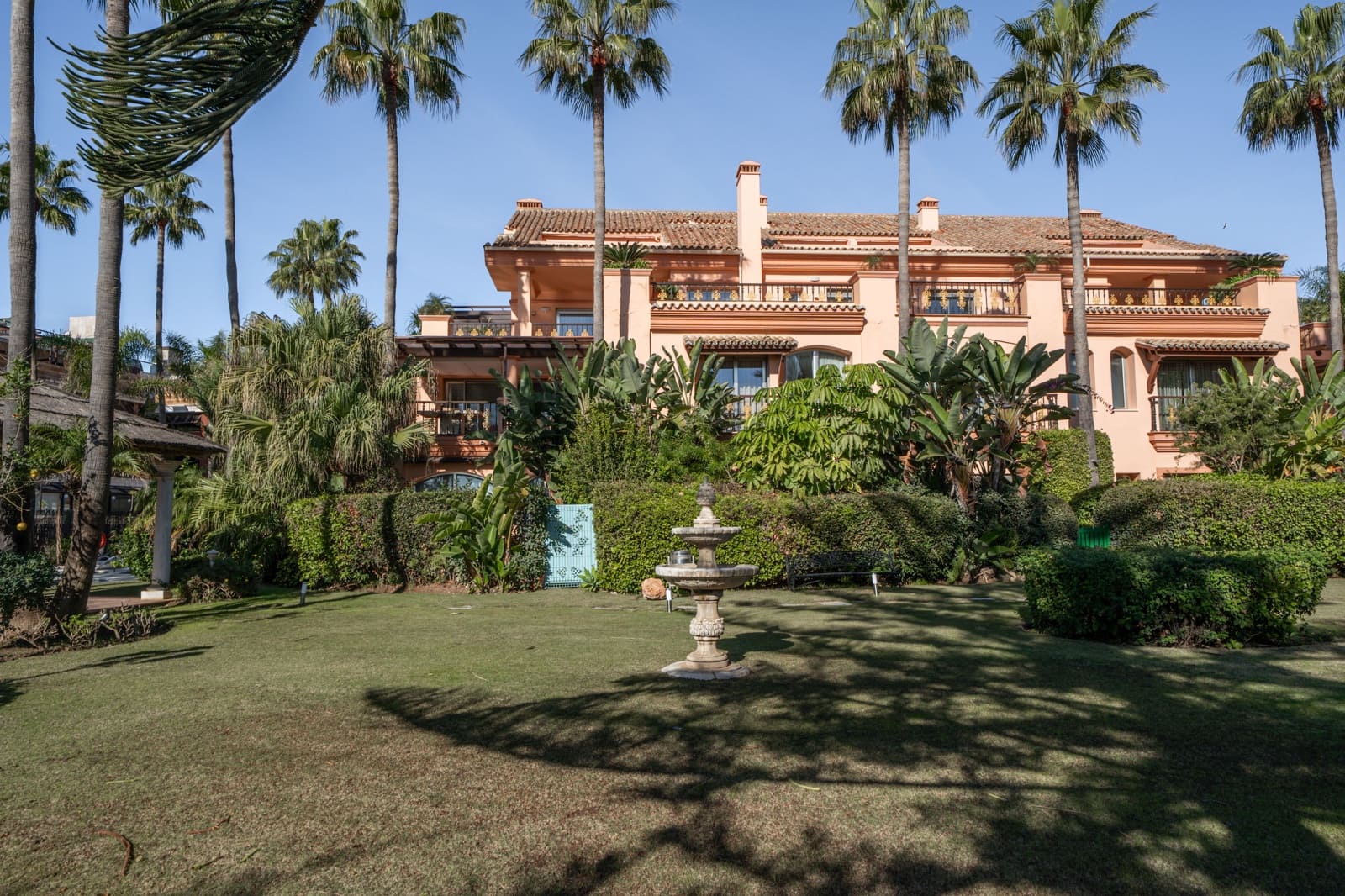 2 bedroom Apartment for sale in Marbella - € 2,950,000 (Ref: 9278717)