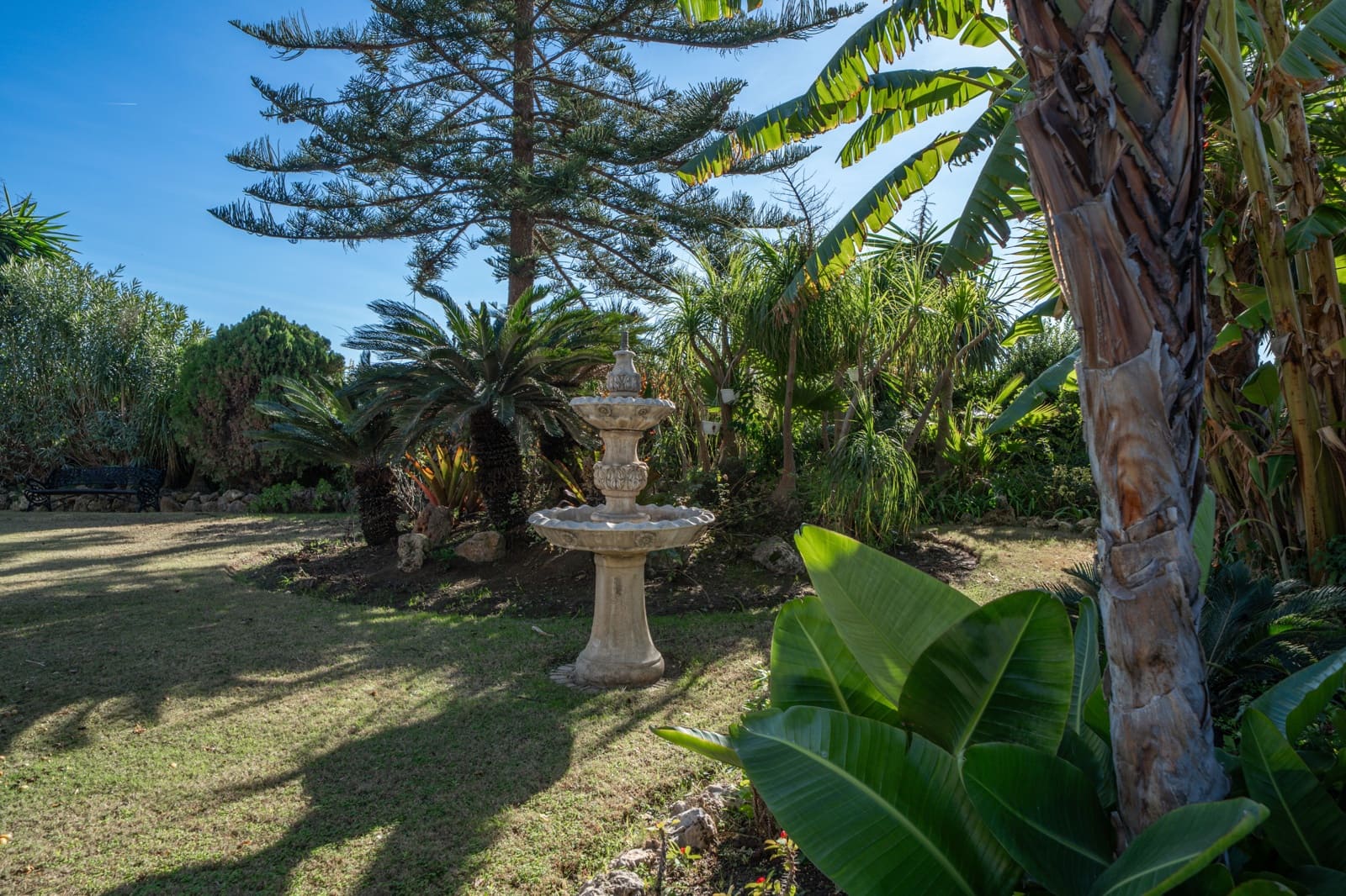 2 bedroom Apartment for sale in Marbella - € 2,950,000 (Ref: 9278717)