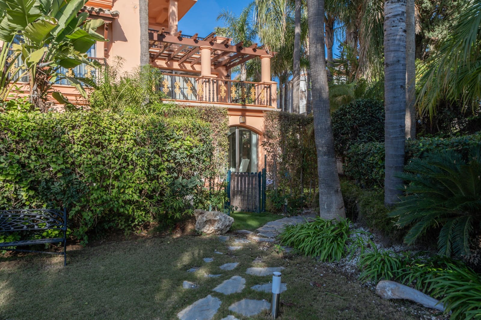 2 bedroom Apartment for sale in Marbella - € 2,950,000 (Ref: 9278717)