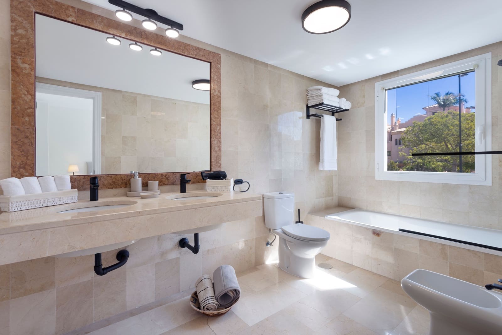 2 soverom Leilighet til leie i Estepona med svømmebasseng - € 3 000 (Ref: 9278718)