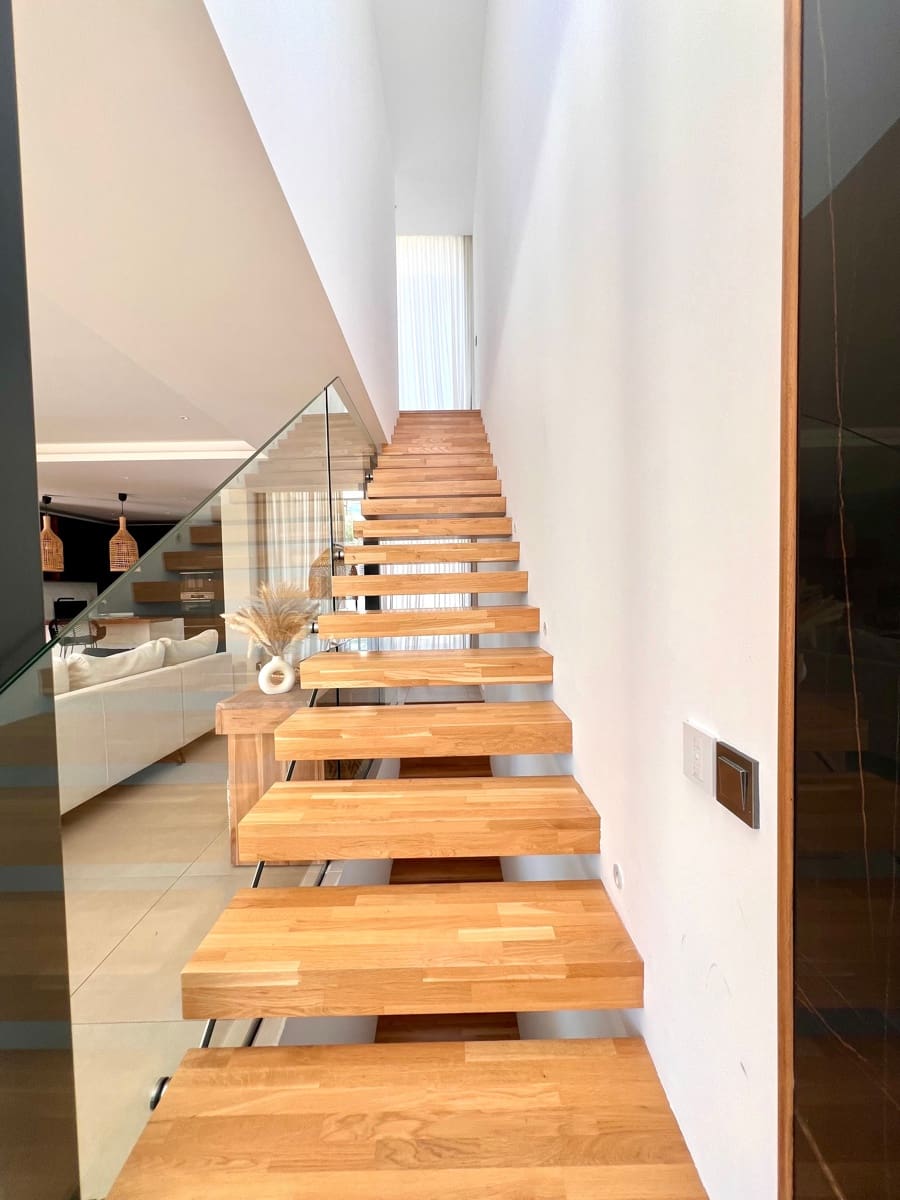 4 soverom Villa til salgs i El Paraiso med svømmebasseng - € 1 775 000 (Ref: 9287318)