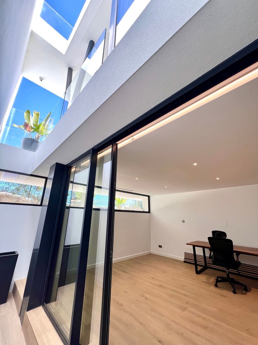 4 soverom Villa til salgs i El Paraiso med svømmebasseng - € 1 775 000 (Ref: 9287318)