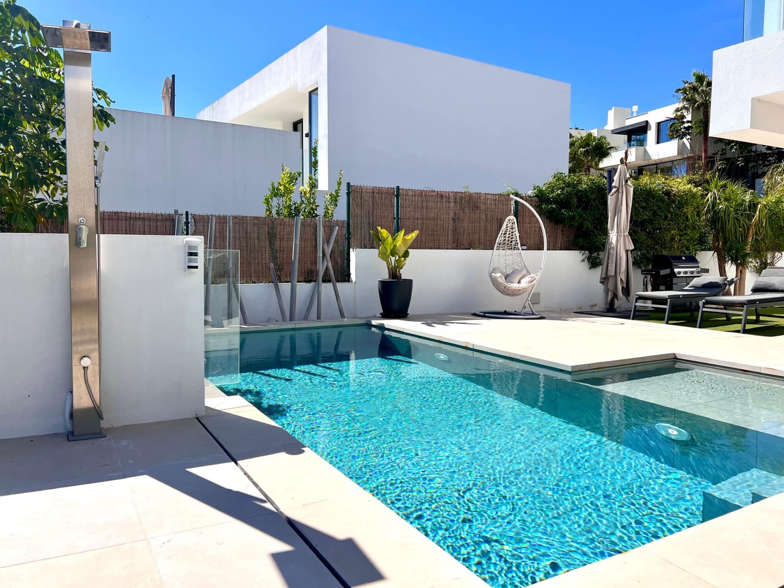 4 soverom Villa til salgs i El Paraiso med svømmebasseng - € 1 775 000 (Ref: 9287318)