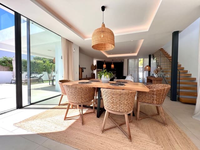 4 soverom Villa til salgs i El Paraiso, Estepona med svømmebasseng - € 1 775 000 (Ref: 9287318)