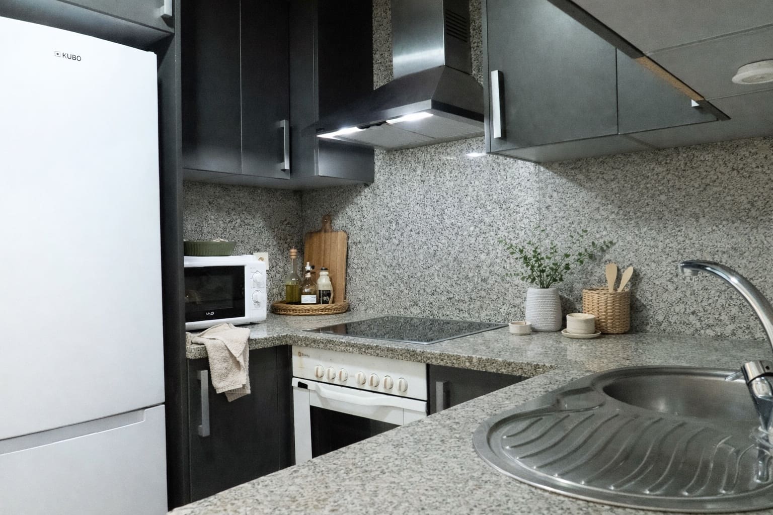 4 makuuhuone Huoneisto myytävänä paikassa Estepona mukana uima-altaan - 318 999 € (Ref: 9288120)