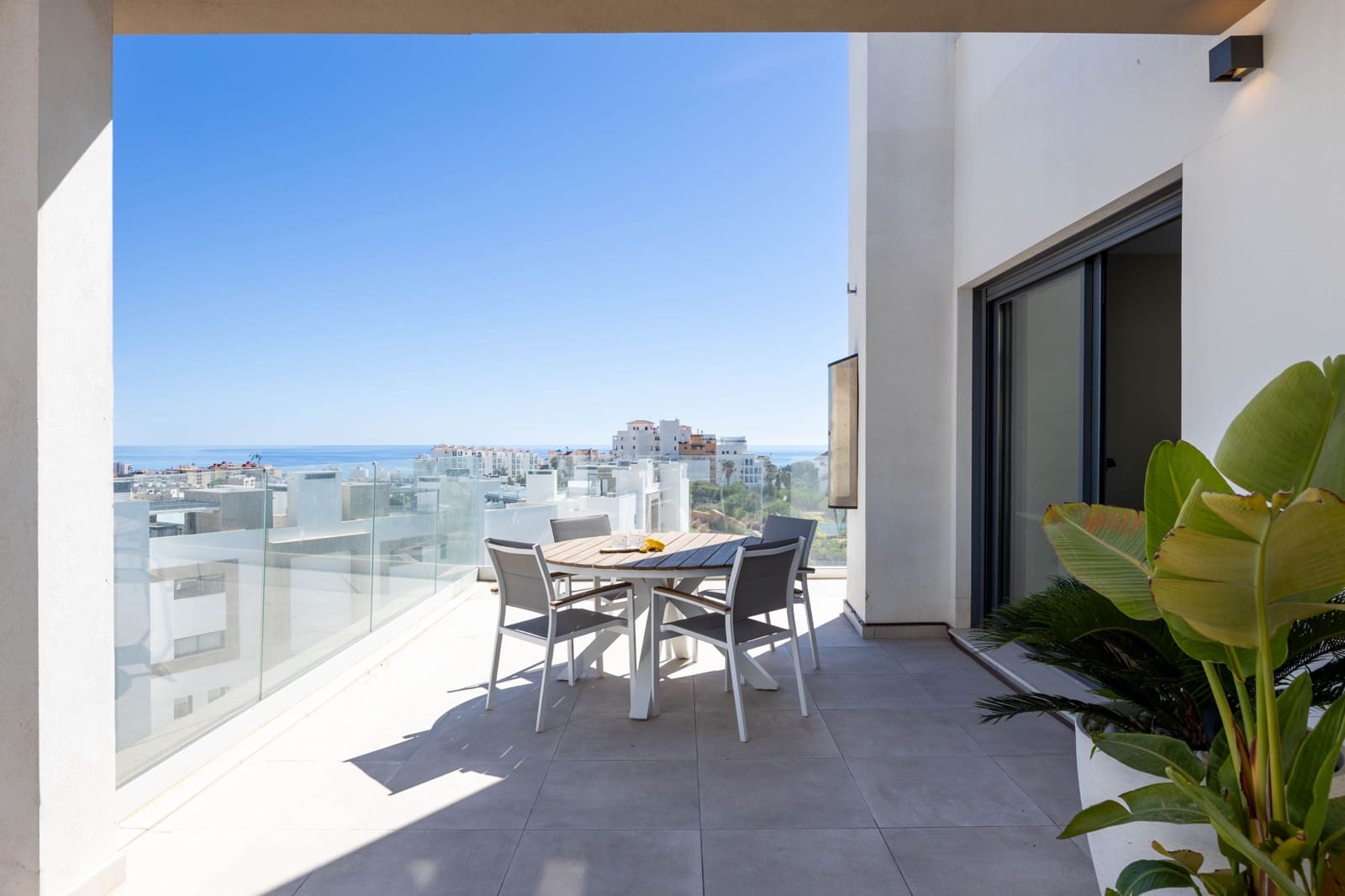 3 sypialnia Penthouse na sprzedaż w Estepona z basenem - 1 299 000 € (Ref: 9291530)