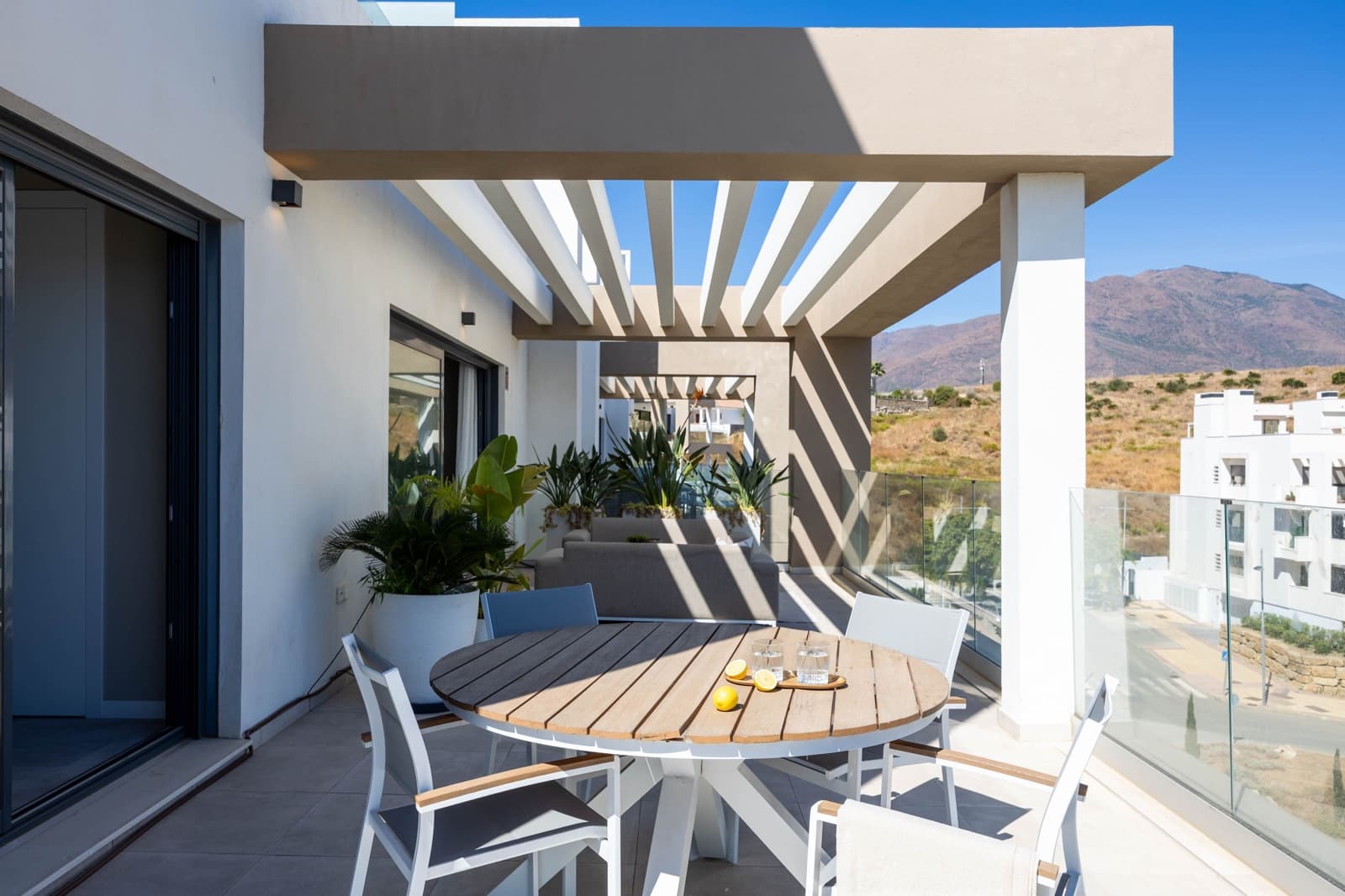 3 sypialnia Penthouse na sprzedaż w Estepona z basenem - 1 299 000 € (Ref: 9291530)