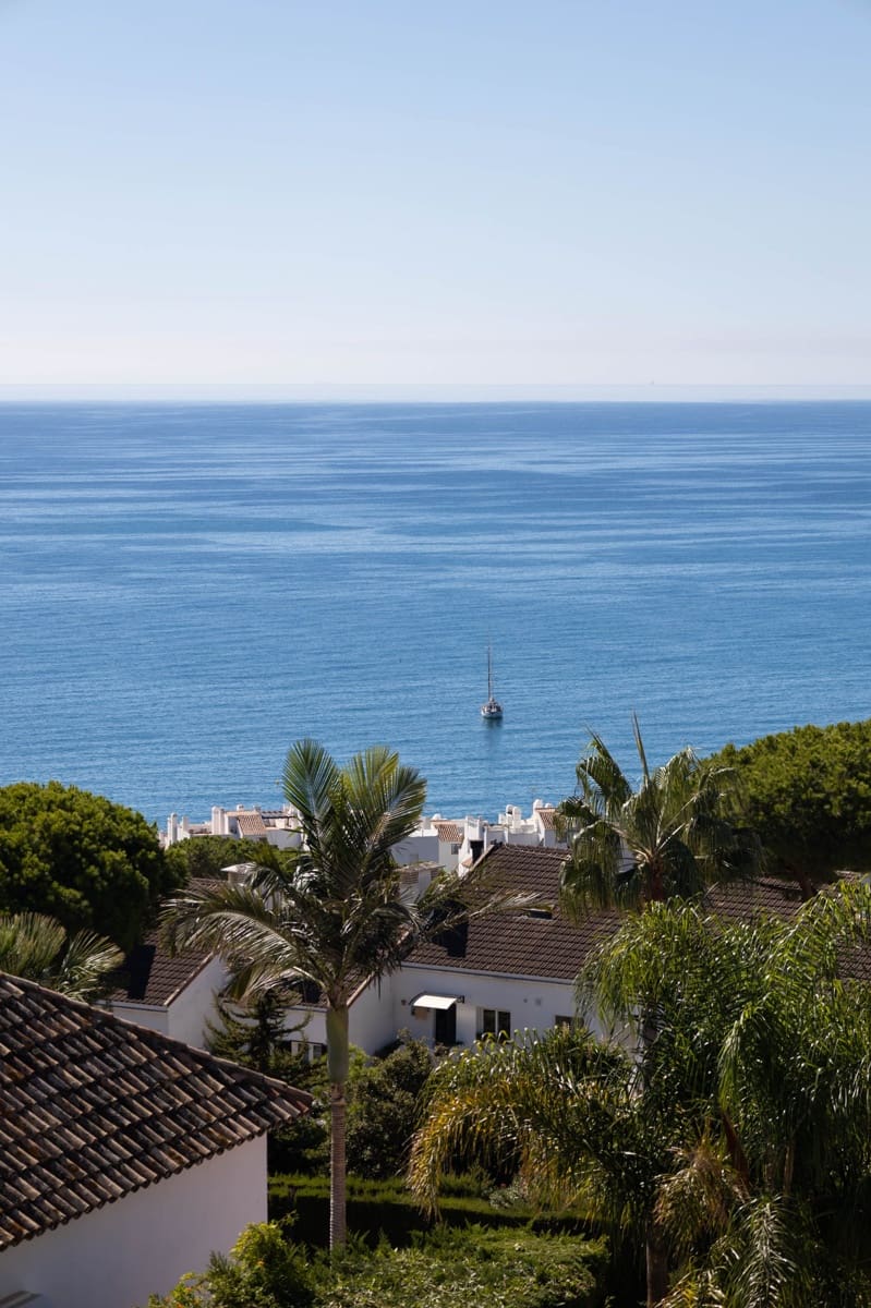 3 sypialnia Penthouse na sprzedaż w Estepona z basenem - 1 299 000 € (Ref: 9291530)