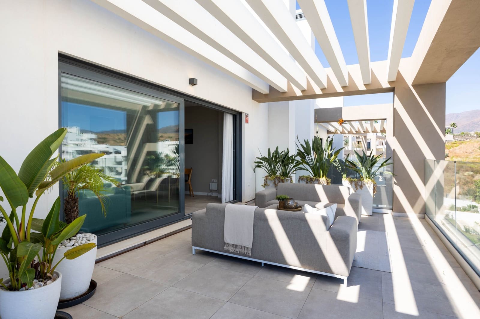 3 sypialnia Penthouse na sprzedaż w Estepona z basenem - 1 299 000 € (Ref: 9291530)