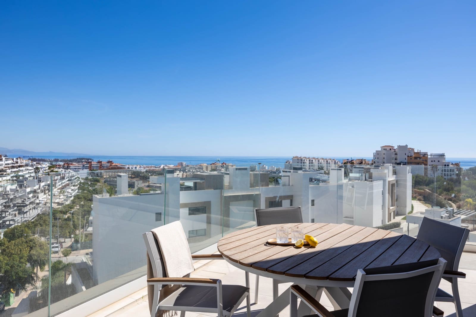 3 sypialnia Penthouse na sprzedaż w Estepona z basenem - 1 299 000 € (Ref: 9291530)
