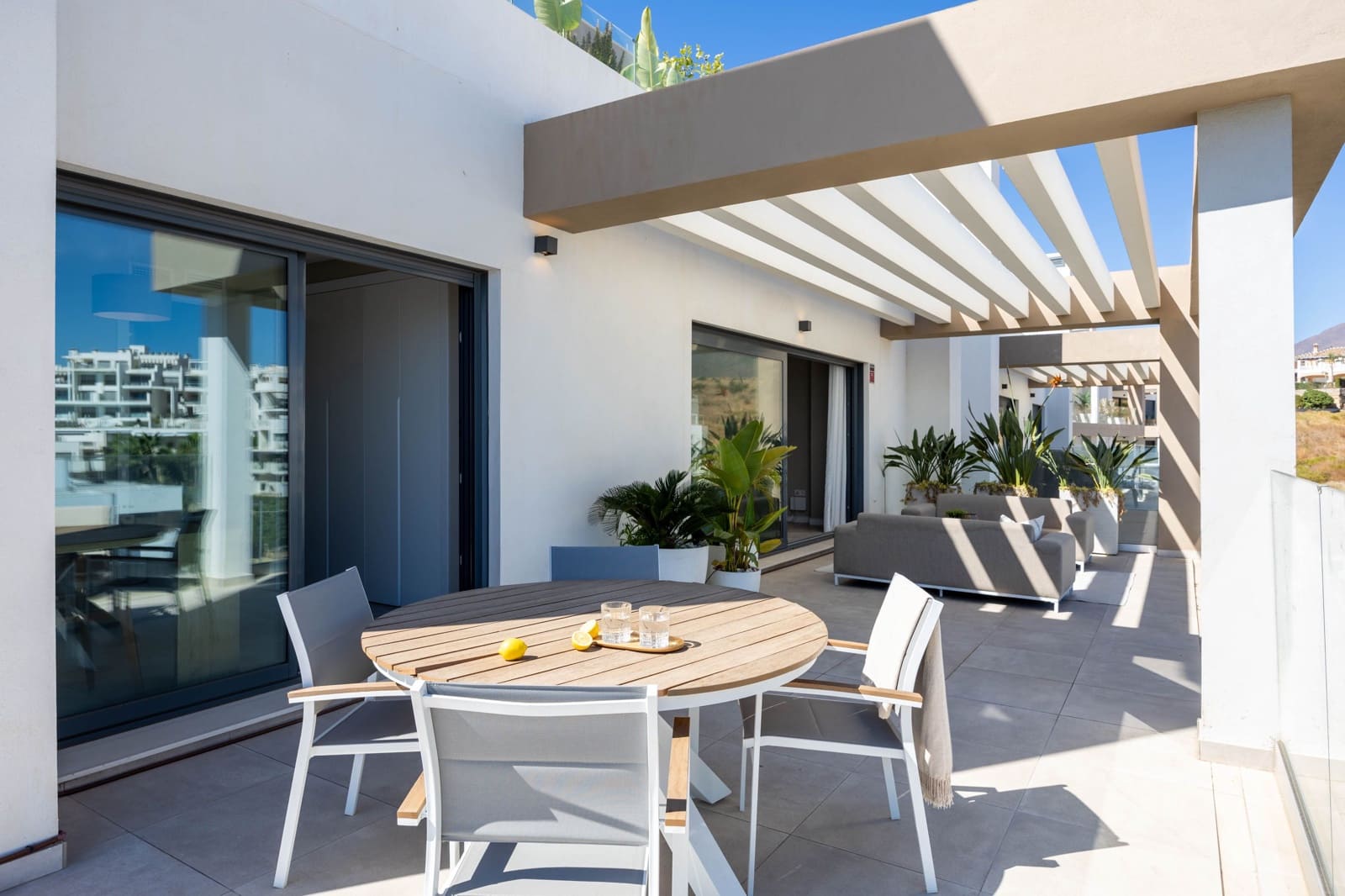 3 sypialnia Penthouse na sprzedaż w Estepona z basenem - 1 299 000 € (Ref: 9291530)