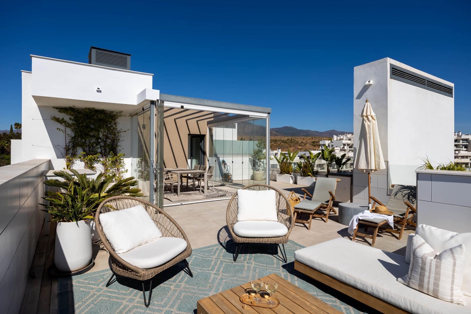 3 sypialnia Penthouse na sprzedaż w Estepona z basenem - 1 299 000 € (Ref: 9291530)