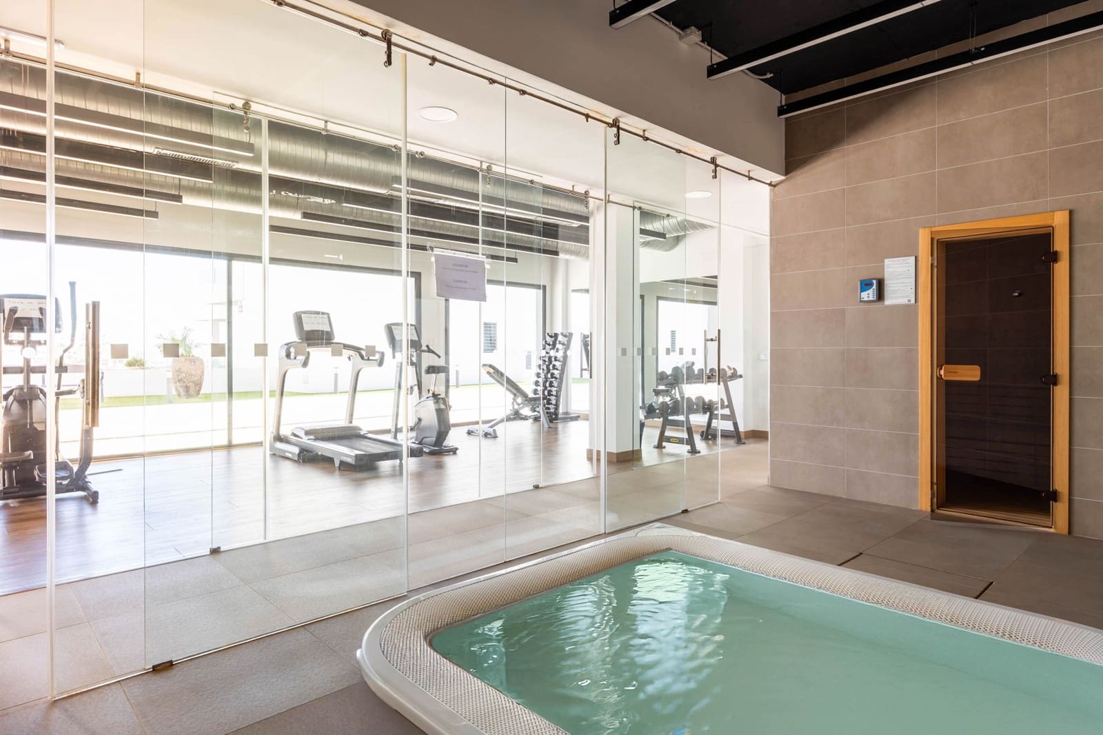 3 sypialnia Penthouse na sprzedaż w Estepona z basenem - 1 299 000 € (Ref: 9291530)