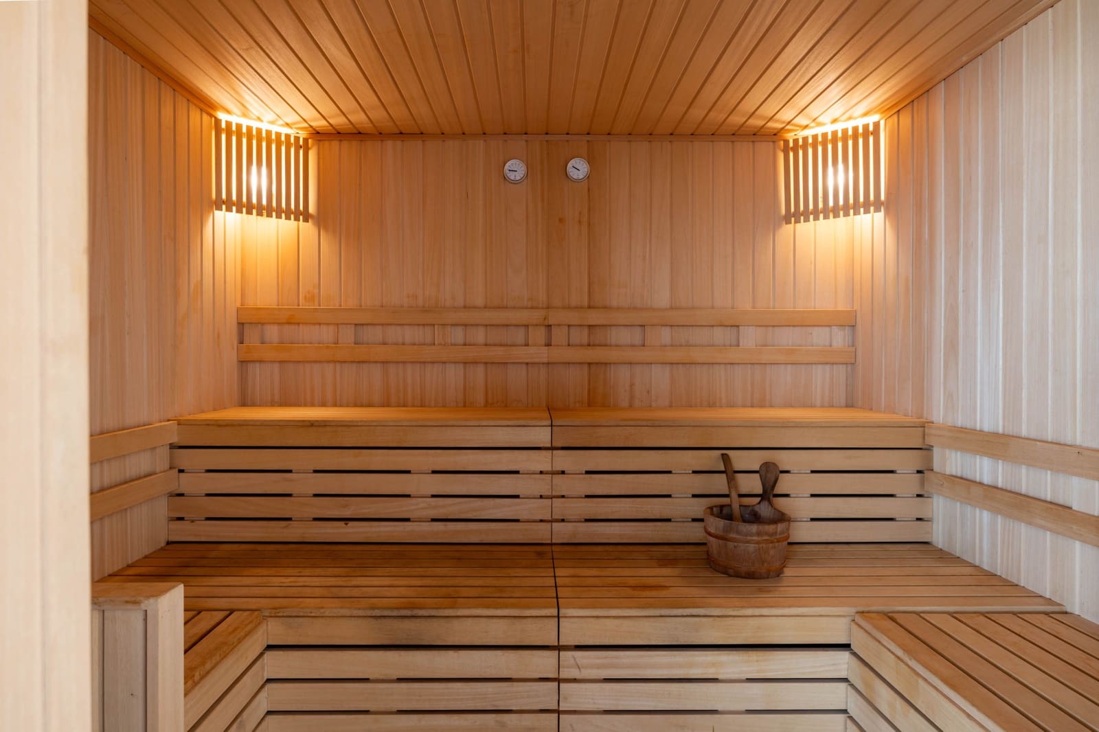 3 sypialnia Penthouse na sprzedaż w Estepona z basenem - 1 299 000 € (Ref: 9291530)