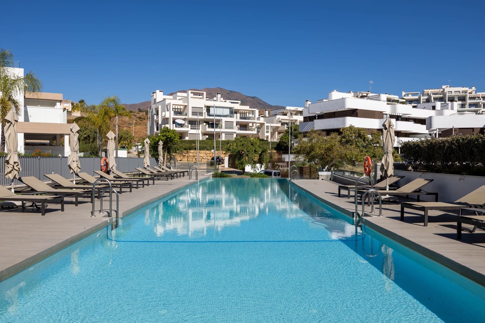 3 sypialnia Penthouse na sprzedaż w Estepona z basenem - 1 299 000 € (Ref: 9291530)