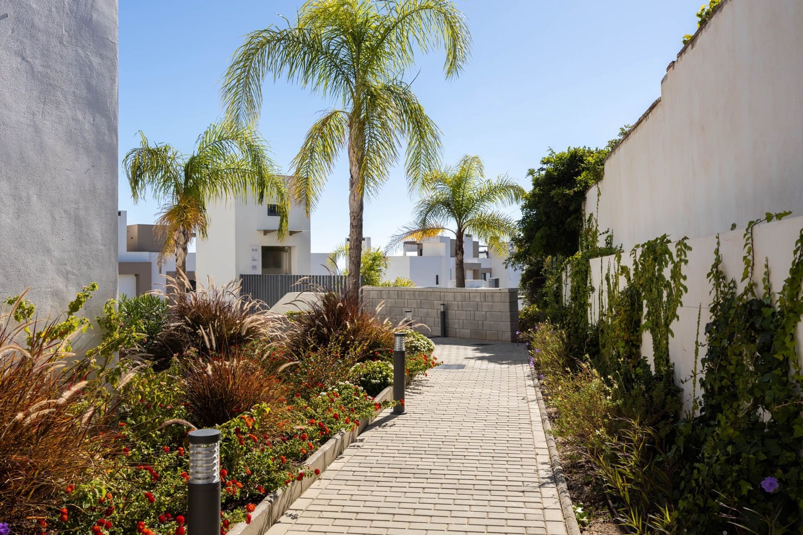 3 sypialnia Penthouse na sprzedaż w Estepona z basenem - 1 299 000 € (Ref: 9291530)