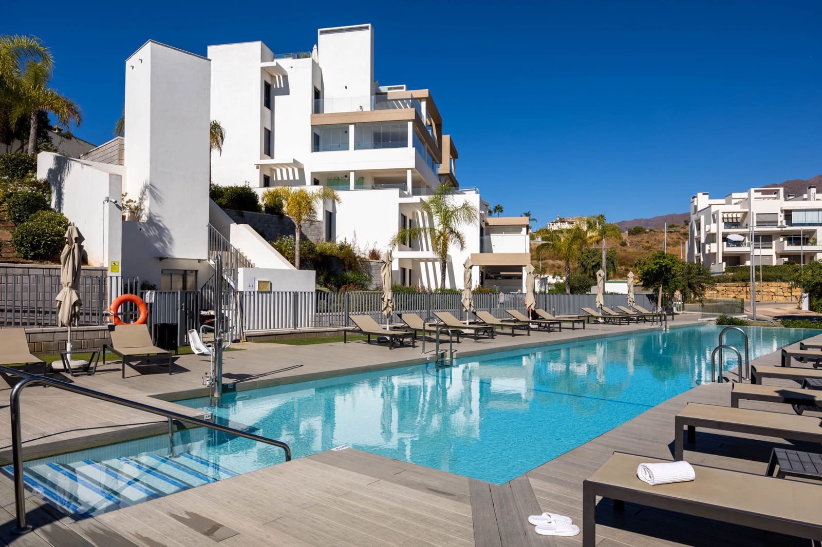 3 sypialnia Penthouse na sprzedaż w Estepona z basenem - 1 299 000 € (Ref: 9291530)