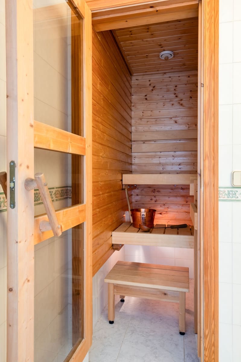 5 bedroom Townhouse for sale in Benalmadena with pool - € 645,000 (Ref: 9306421)