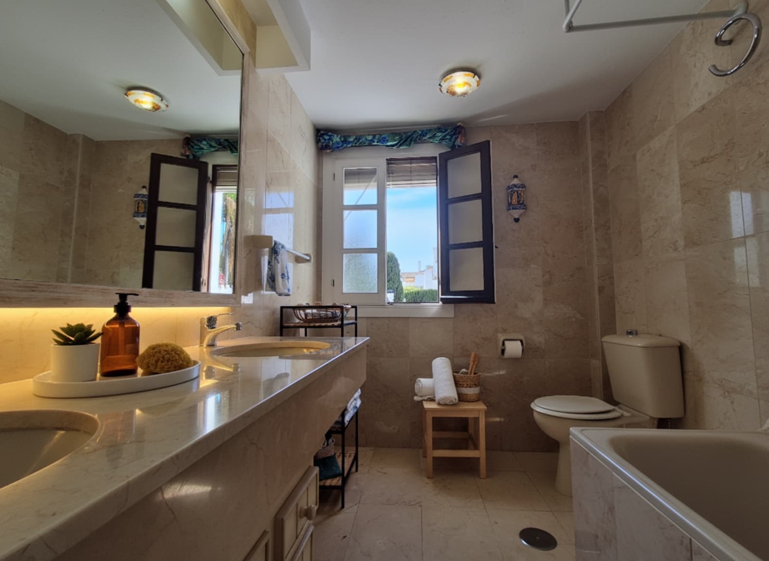 2 soverom Penthouse til salgs i Estepona med svømmebasseng - € 359 900 (Ref: 9330105)