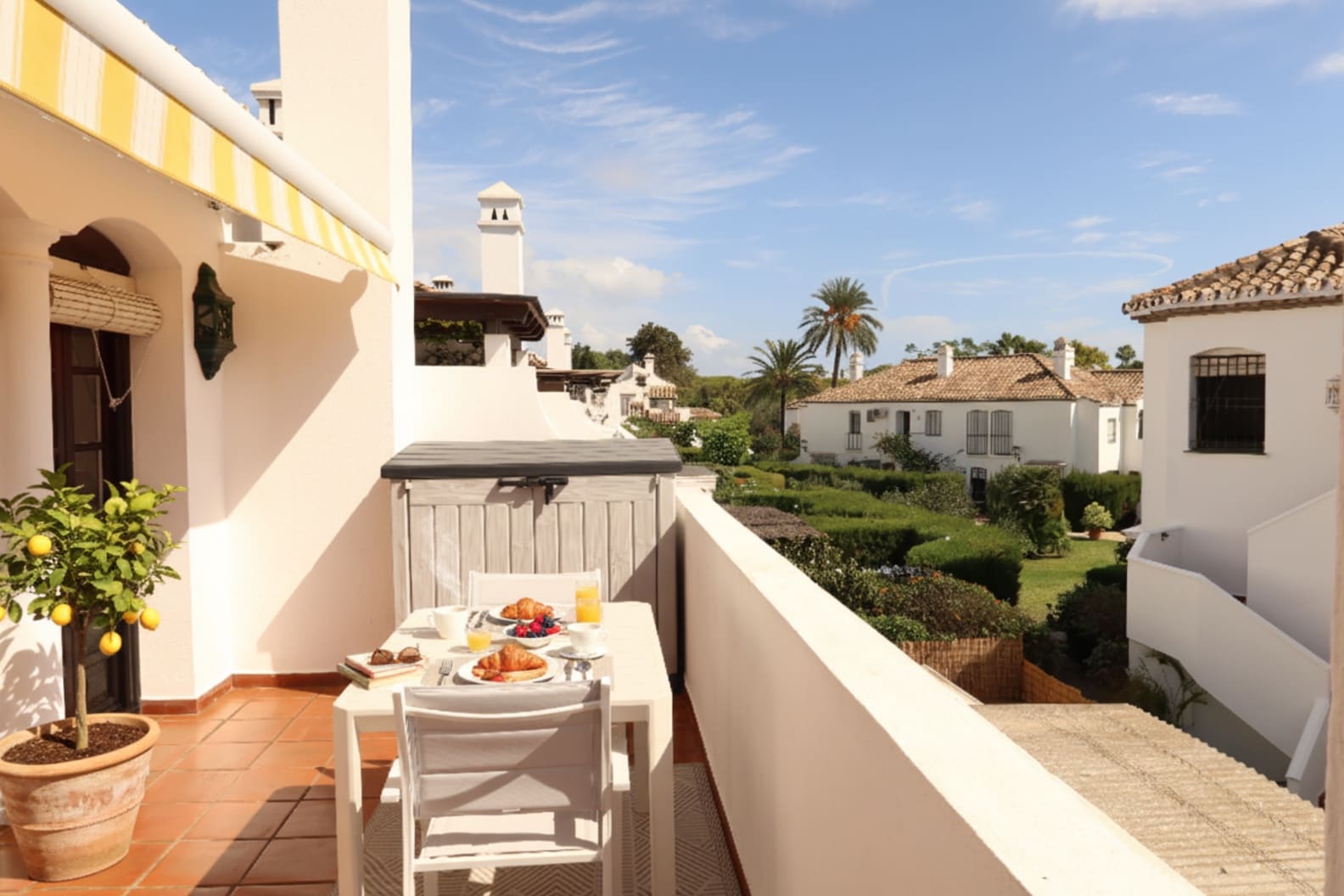 2 soverom Penthouse til salgs i Estepona med svømmebasseng - € 359 900 (Ref: 9330105)