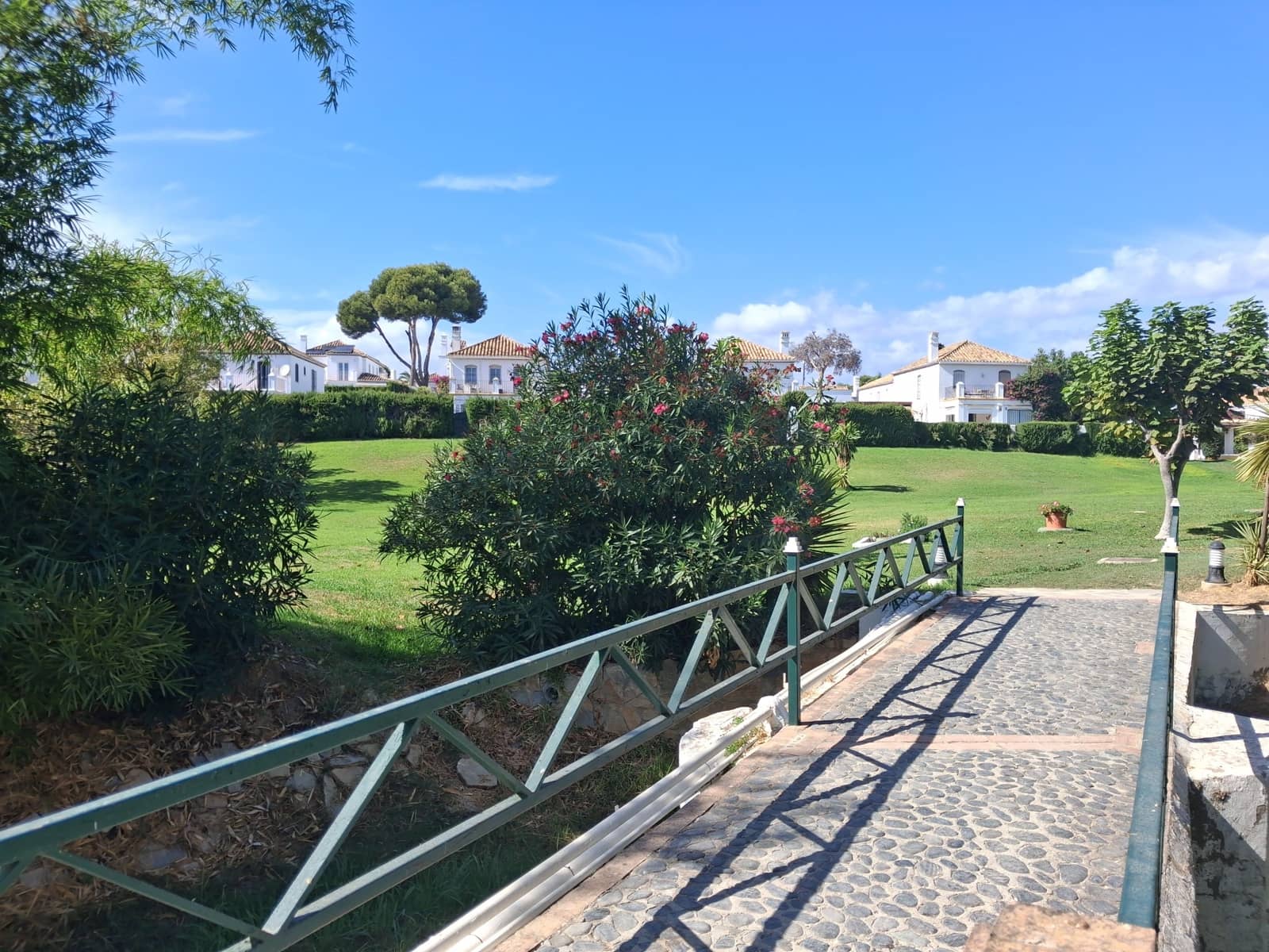 2 soverom Penthouse til salgs i Estepona med svømmebasseng - € 359 900 (Ref: 9330105)