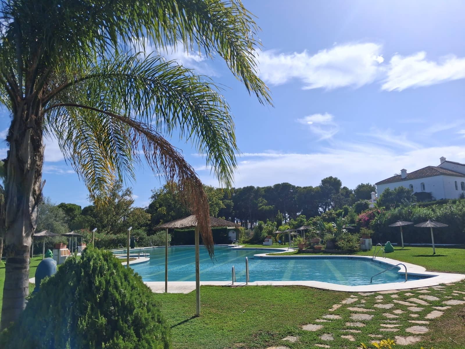 2 soverom Penthouse til salgs i Estepona med svømmebasseng - € 359 900 (Ref: 9330105)