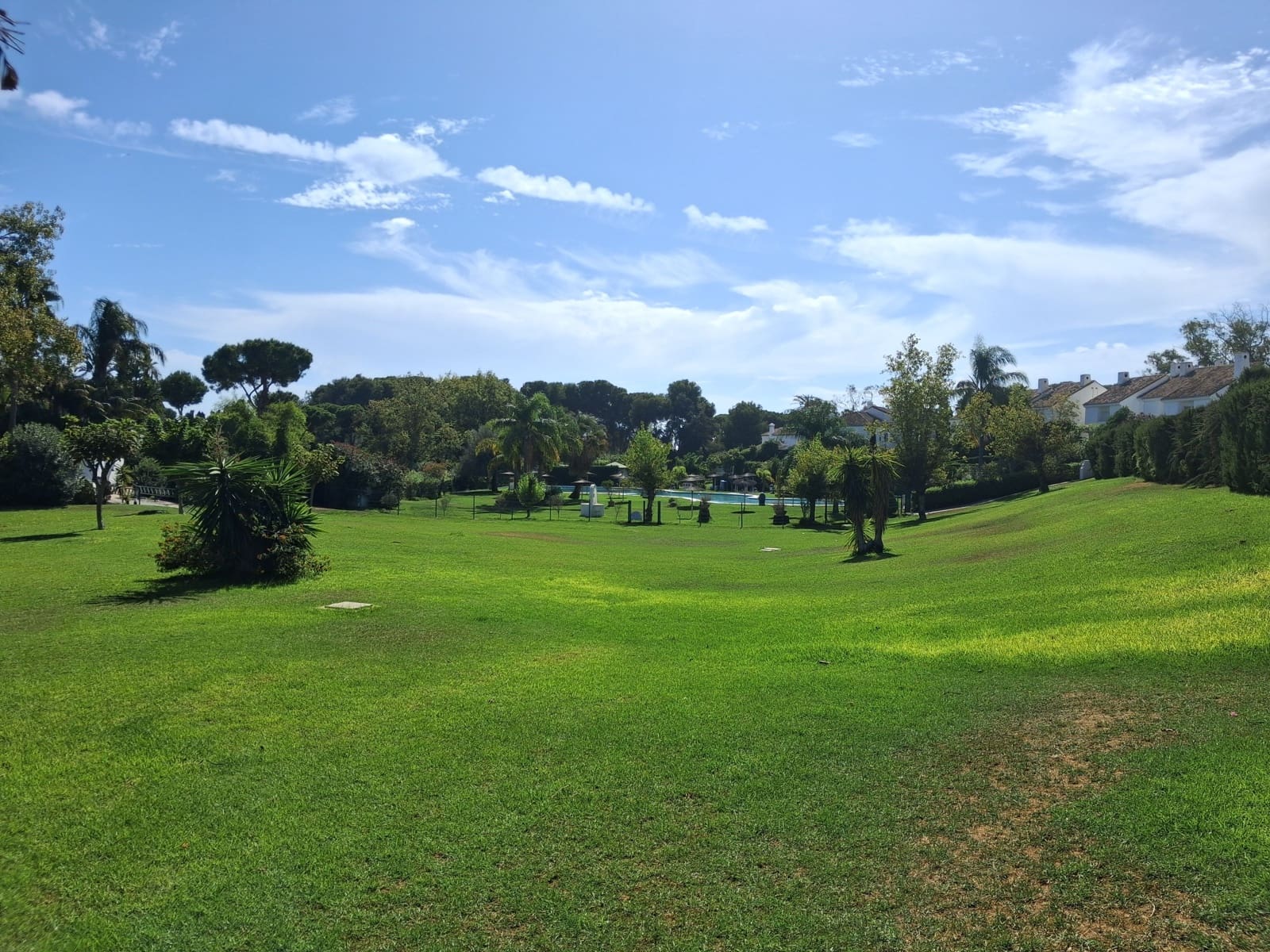 2 soverom Penthouse til salgs i Estepona med svømmebasseng - € 359 900 (Ref: 9330105)