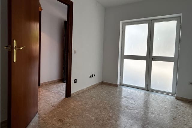 4 bedroom Apartment for sale in Zona Puerto Deportivo, Fuengirola - € 350,000 (Ref: 9337171)
