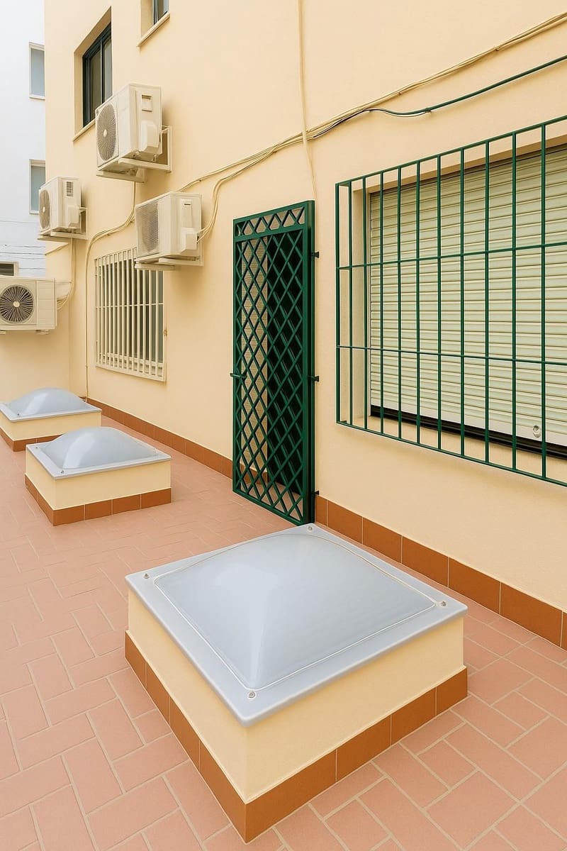 Kommersiell til salgs i Marbella - € 375 000 (Ref: 9341641)