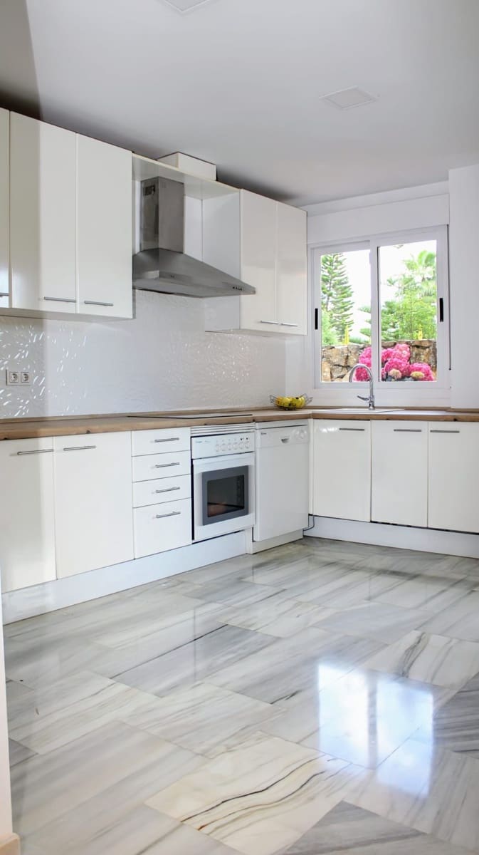 Villa till salu i Benahavis - 679 000 € (Ref: 9341642)