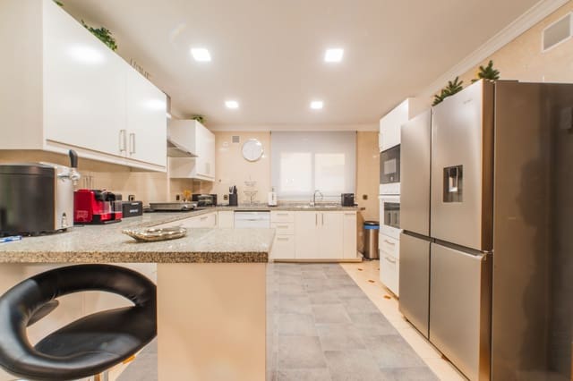 7 sypialnia Willa na sprzedaż w Guadalmar, Miasto Málaga z basenem - 1 250 000 € (Ref: 9347996)