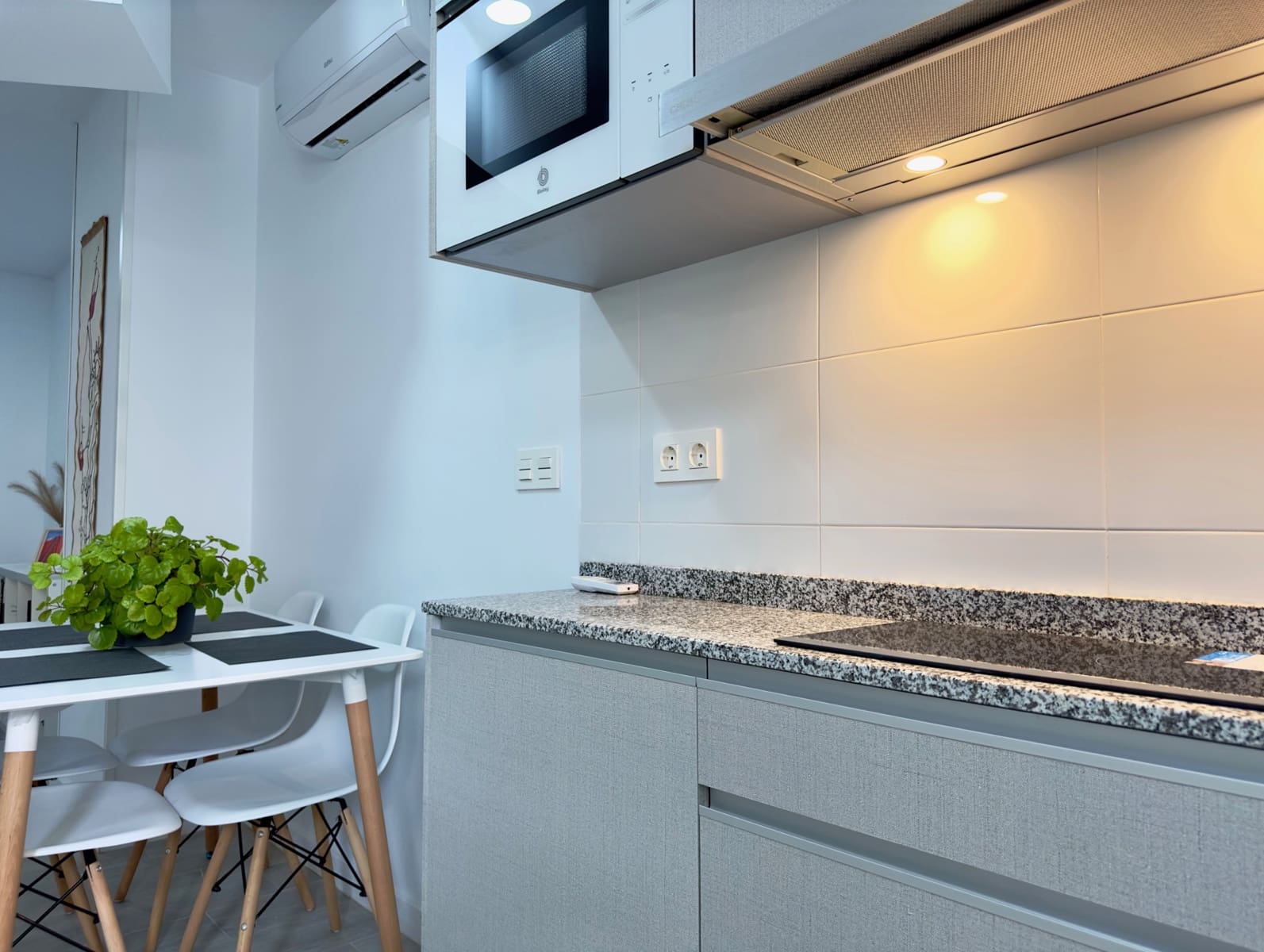 Apartament na sprzedaż w Miasto Malaga - 295 000 € (Ref: 9354528)