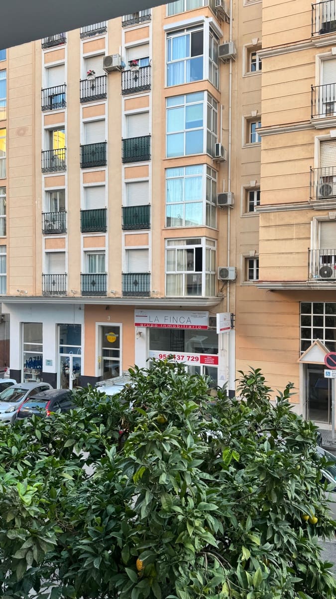 Apartament na sprzedaż w Miasto Malaga - 295 000 € (Ref: 9354528)