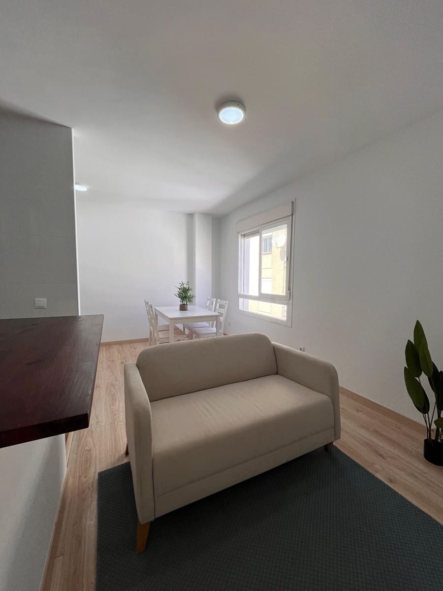 2 soveværelse Lejlighed til salg i Malaga by - € 350.000 (Ref: 9371396)