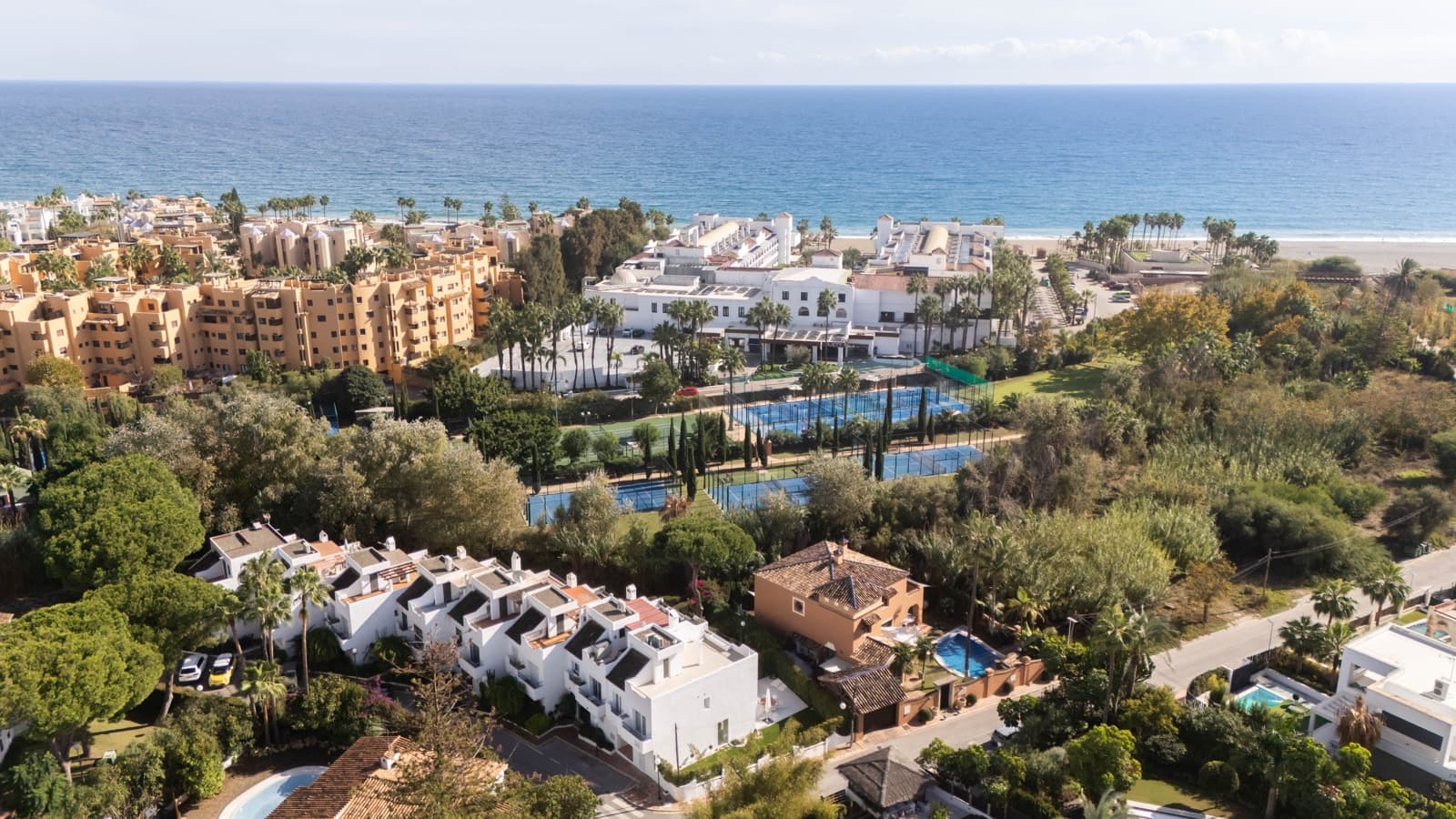 3 Zimmer Haus zu verkaufen in New Golden Mile mit Pool - 1.300.000 € (Ref: 9372273)