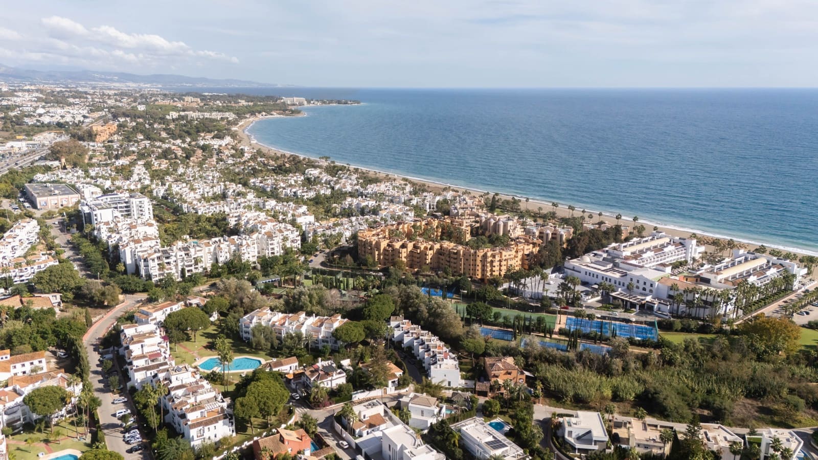 3 Zimmer Haus zu verkaufen in New Golden Mile mit Pool - 1.300.000 € (Ref: 9372273)