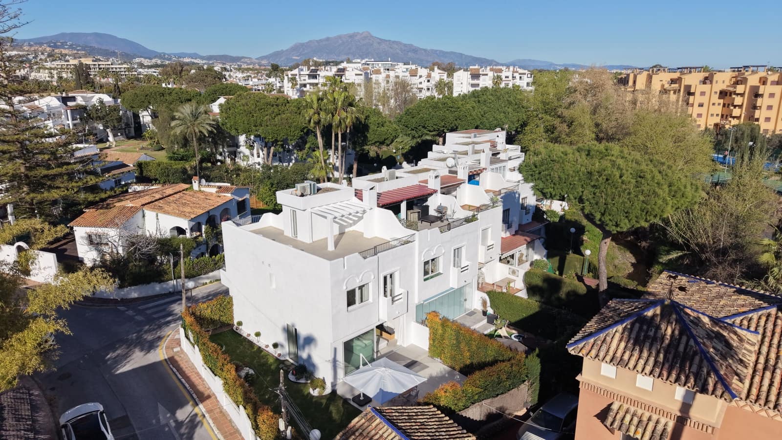 3 bedroom Townhouse for sale in New Golden Mile with pool - € 1,300,000 (Ref: 9372273)