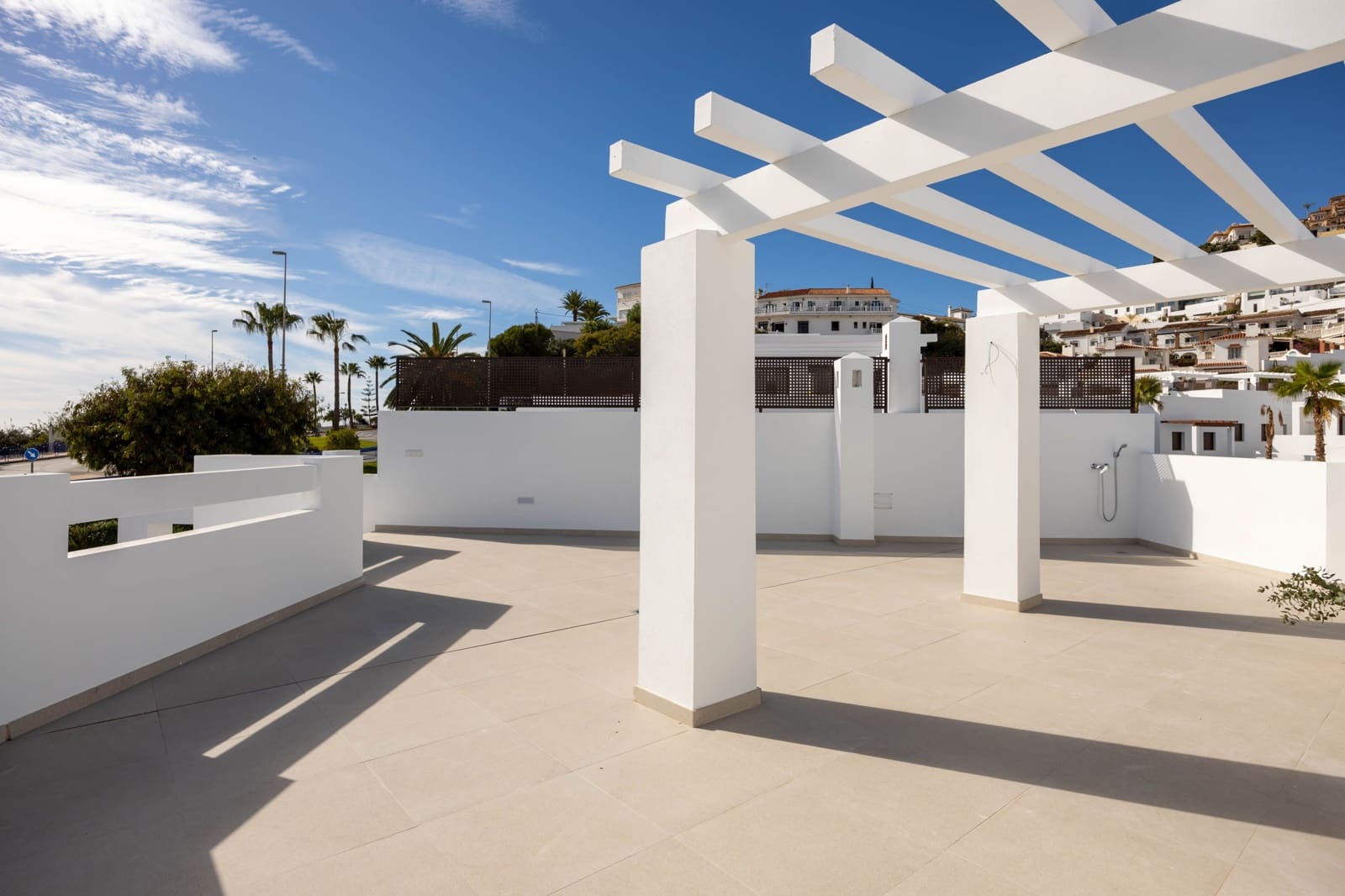 2 makuuhuone Omakotitalo myytävänä paikassa Nerja mukana uima-altaan - 529 000 € (Ref: 9375564)